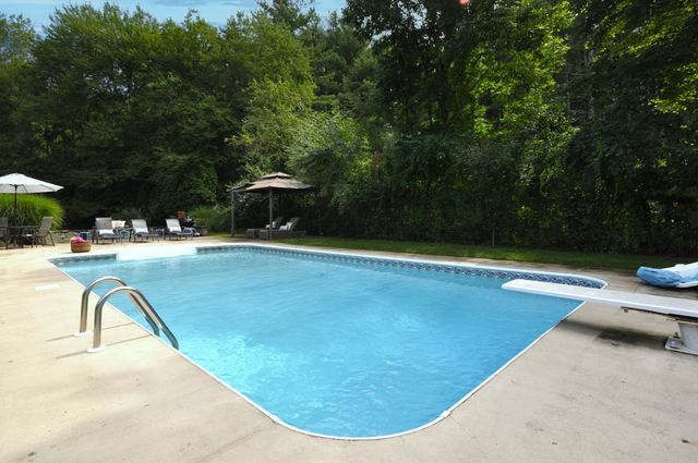 34 River Rd, East Bridgewater, MA 02333