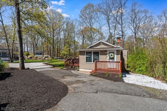 732 Brooklyn Mountain Rd, Hopatcong Boro, NJ 07843