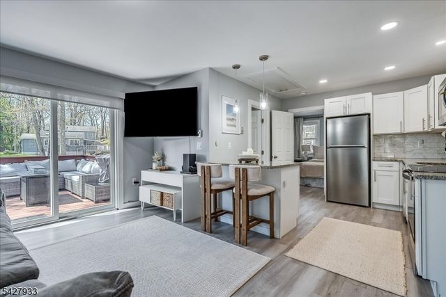 732 Brooklyn Mountain Rd, Hopatcong Boro, NJ 07843