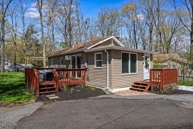 732 Brooklyn Mountain Rd, Hopatcong Boro, NJ 07843