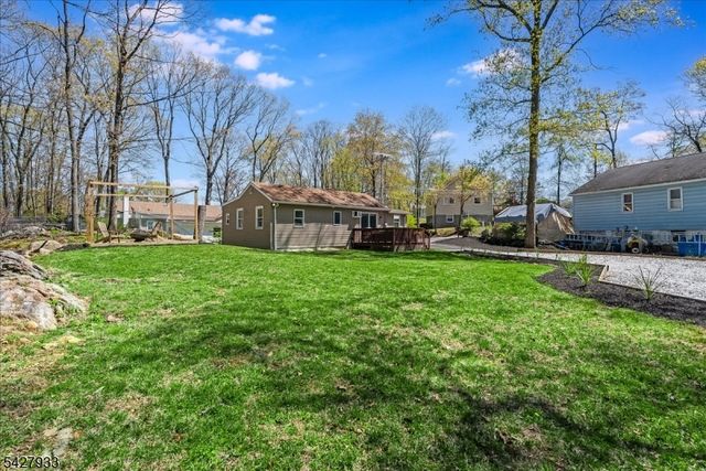 732 Brooklyn Mountain Rd, Hopatcong Boro, NJ 07843