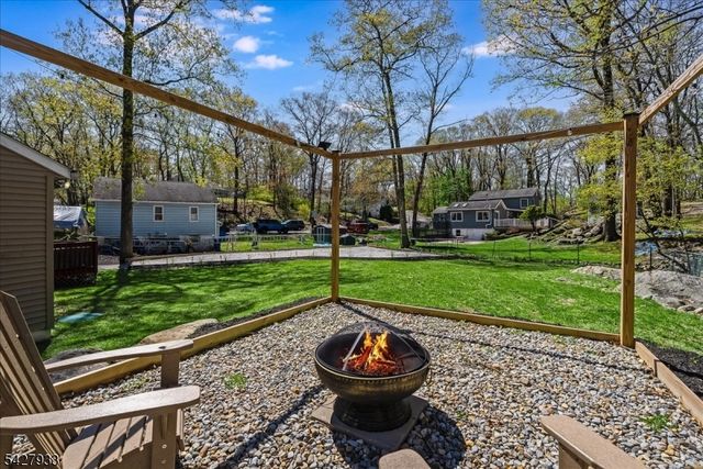 732 Brooklyn Mountain Rd, Hopatcong Boro, NJ 07843