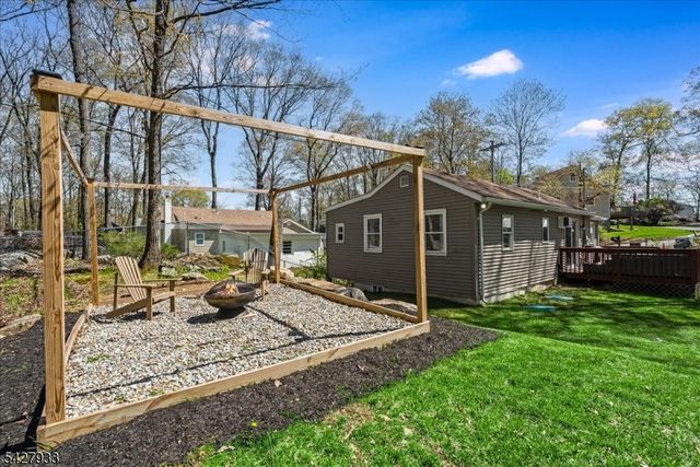732 Brooklyn Mountain Rd, Hopatcong Boro, NJ 07843