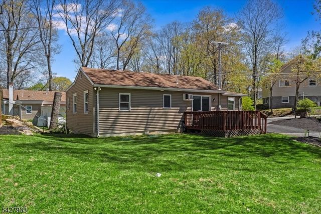 732 Brooklyn Mountain Rd, Hopatcong Boro, NJ 07843