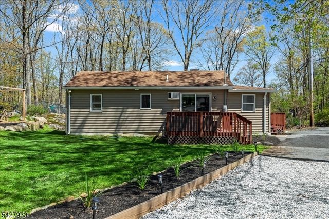 732 Brooklyn Mountain Rd, Hopatcong Boro, NJ 07843