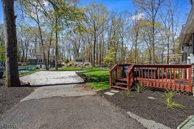 732 Brooklyn Mountain Rd, Hopatcong Boro, NJ 07843