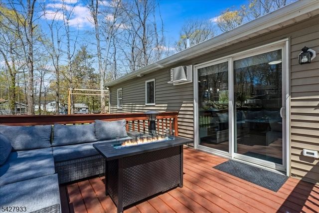 732 Brooklyn Mountain Rd, Hopatcong Boro, NJ 07843