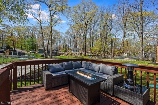 732 Brooklyn Mountain Rd, Hopatcong Boro, NJ 07843