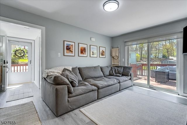 732 Brooklyn Mountain Rd, Hopatcong Boro, NJ 07843