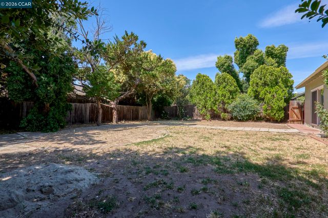 929 San Carlos Dr, Antioch, CA 94509