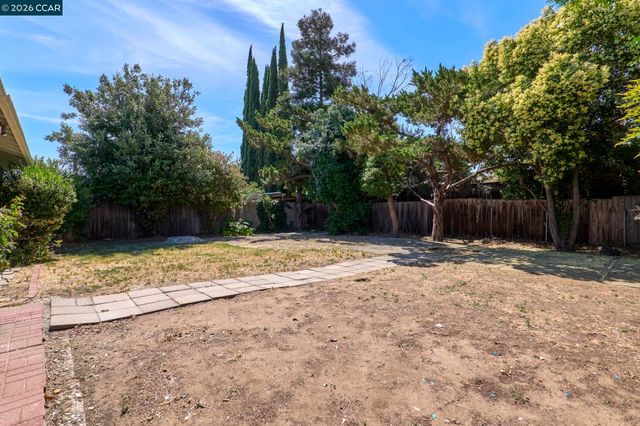 929 San Carlos Dr, Antioch, CA 94509