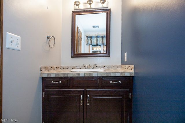 2870 Hudson Aurora Road, Hudson, OH 44236