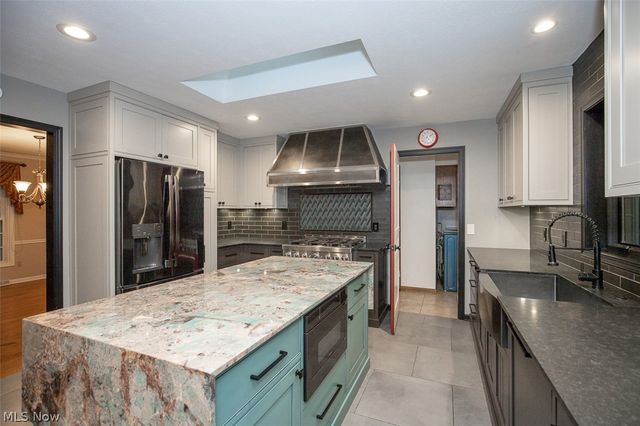 2870 Hudson Aurora Road, Hudson, OH 44236