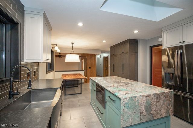 2870 Hudson Aurora Road, Hudson, OH 44236