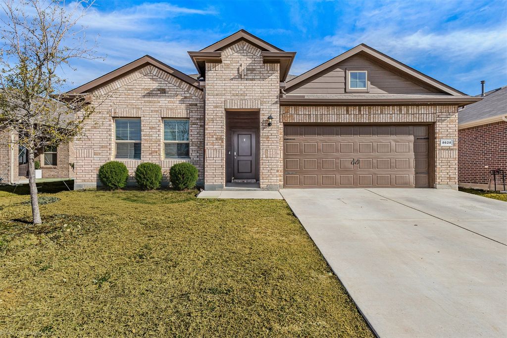 8628 Angel Gardens Drive, Fort Worth, TX 76179