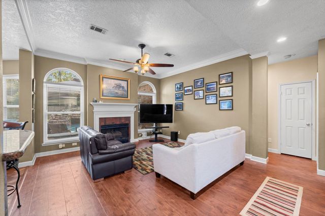 90 Quiet Oak Circle, The Woodlands, TX 77381