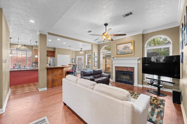 90 Quiet Oak Circle, The Woodlands, TX 77381