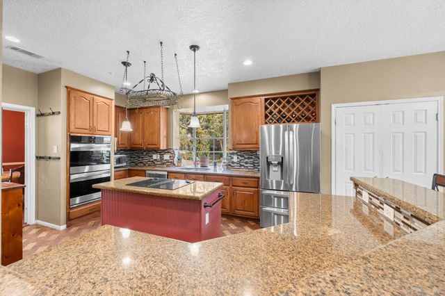 90 Quiet Oak Circle, The Woodlands, TX 77381