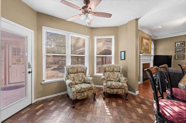 90 Quiet Oak Circle, The Woodlands, TX 77381