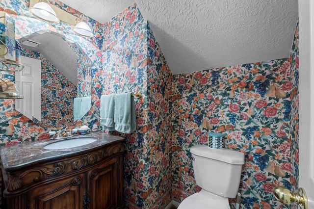 90 Quiet Oak Circle, The Woodlands, TX 77381