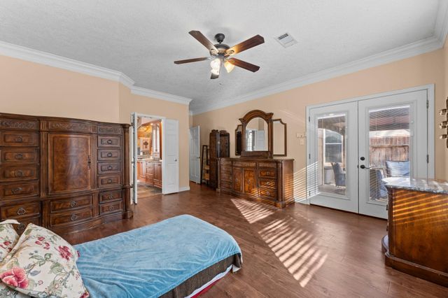 90 Quiet Oak Circle, The Woodlands, TX 77381