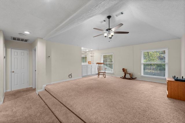 90 Quiet Oak Circle, The Woodlands, TX 77381