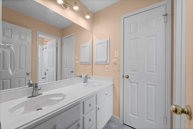 90 Quiet Oak Circle, The Woodlands, TX 77381