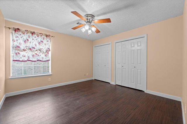 90 Quiet Oak Circle, The Woodlands, TX 77381