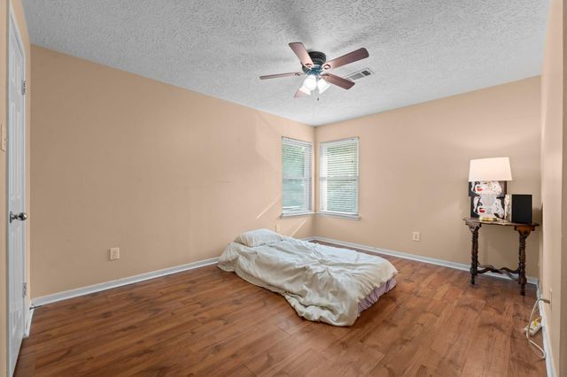 90 Quiet Oak Circle, The Woodlands, TX 77381