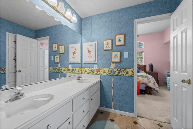 90 Quiet Oak Circle, The Woodlands, TX 77381