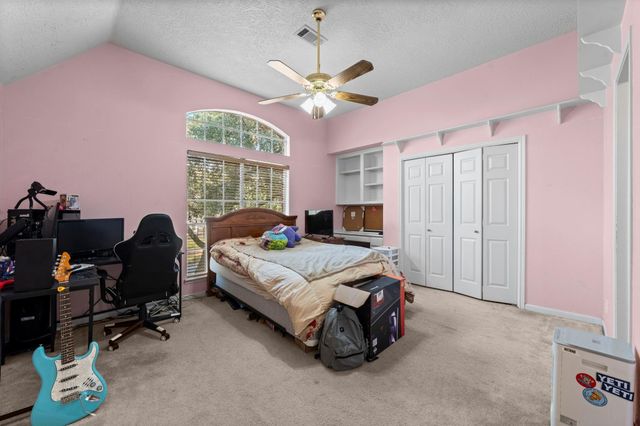 90 Quiet Oak Circle, The Woodlands, TX 77381