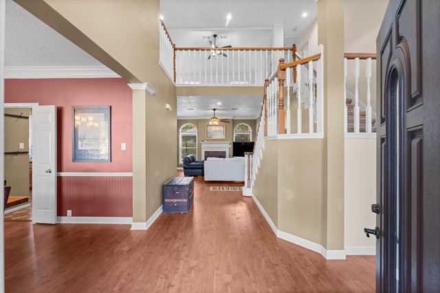 90 Quiet Oak Circle, The Woodlands, TX 77381