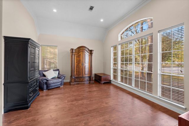 90 Quiet Oak Circle, The Woodlands, TX 77381