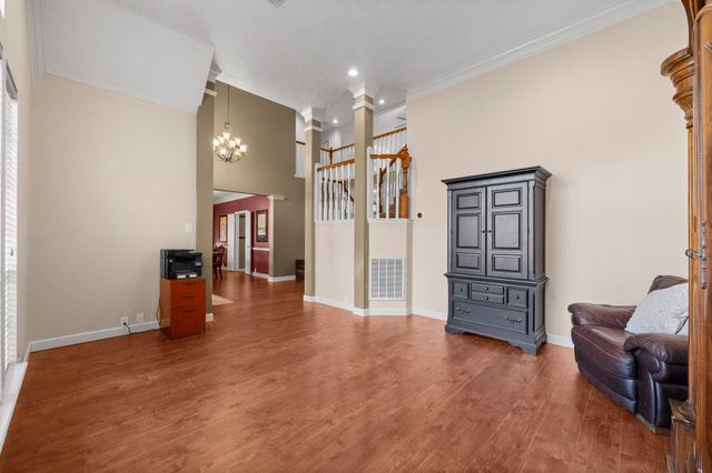 90 Quiet Oak Circle, The Woodlands, TX 77381