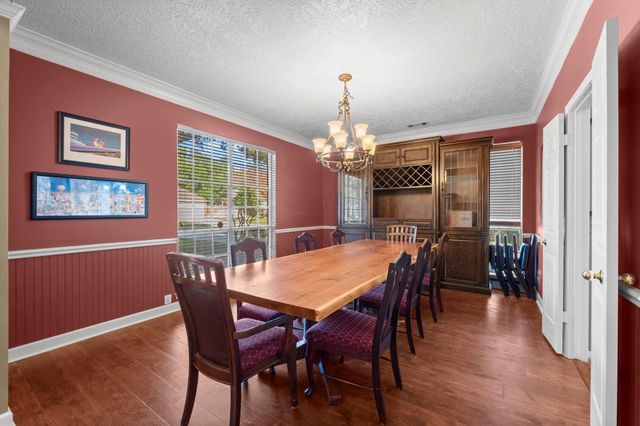 90 Quiet Oak Circle, The Woodlands, TX 77381