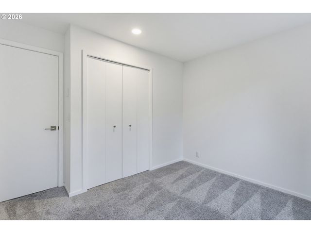 2618 Se BAYPOINT Dr 14, Vancouver, WA 98683