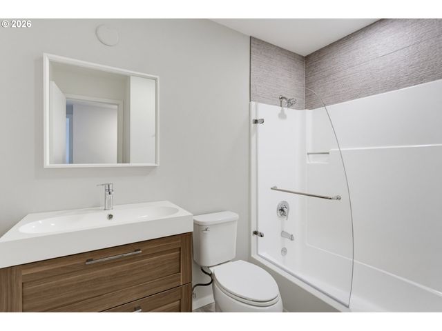2618 Se BAYPOINT Dr 14, Vancouver, WA 98683