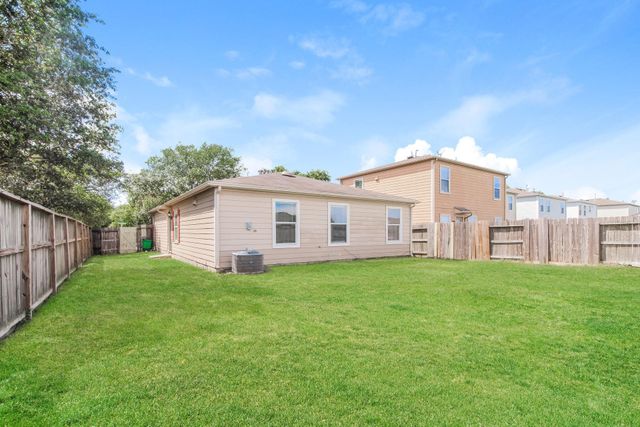 3235 Becker Glen Street, Fresno, TX 77545
