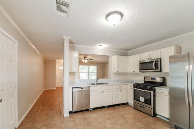 3235 Becker Glen Street, Fresno, TX 77545