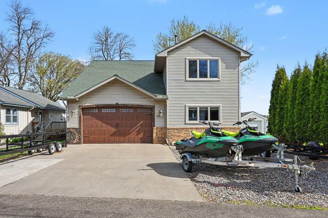 1607 Beach Drive SE, Forest Lake, MN 55025