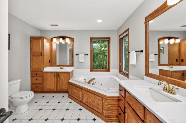 8120 Heather Bow Court, Johnston, IA 50131