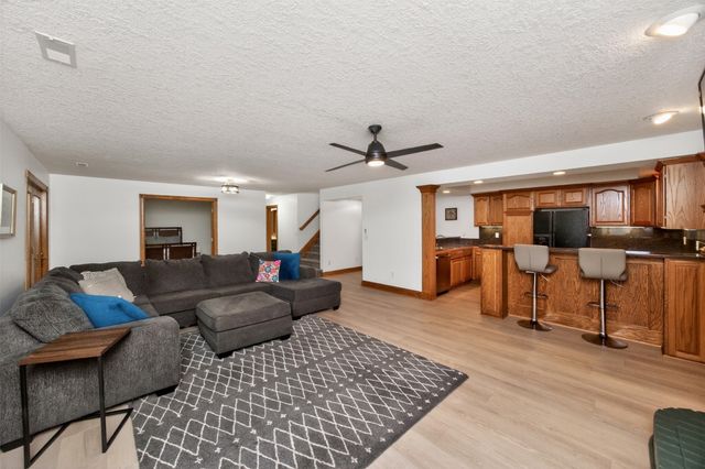 8120 Heather Bow Court, Johnston, IA 50131