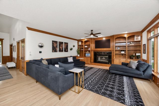 8120 Heather Bow Court, Johnston, IA 50131