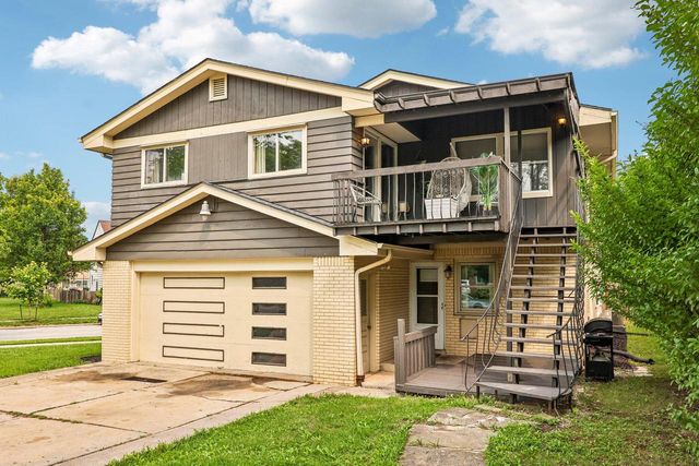 9625 W Metcalf PLACE, Milwaukee, WI 53222