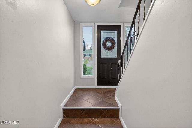 3 Greenway Drive, Glenville, NY 12302