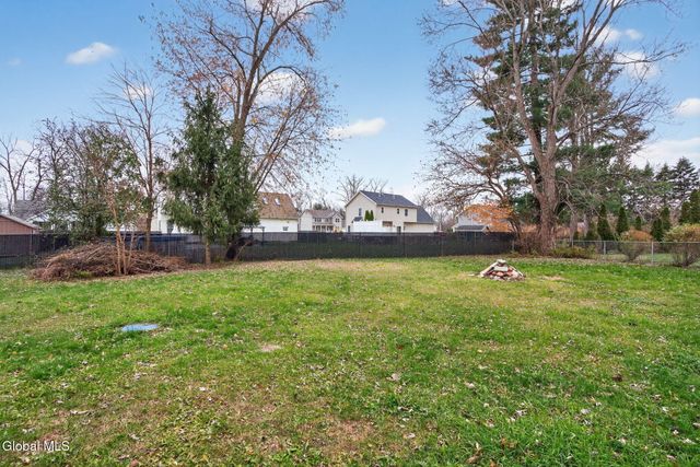 3 Greenway Drive, Glenville, NY 12302