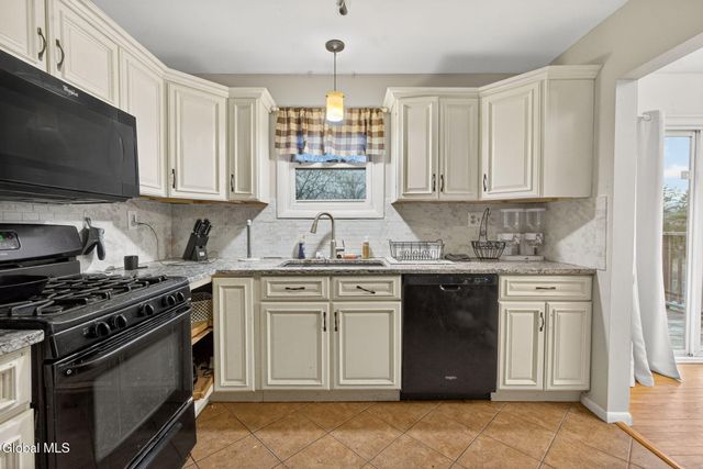 3 Greenway Drive, Glenville, NY 12302