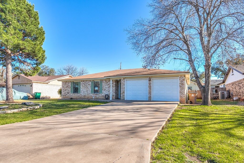 Image 4 of property listing at 321 Kennedy St, San Angelo, TX 76905