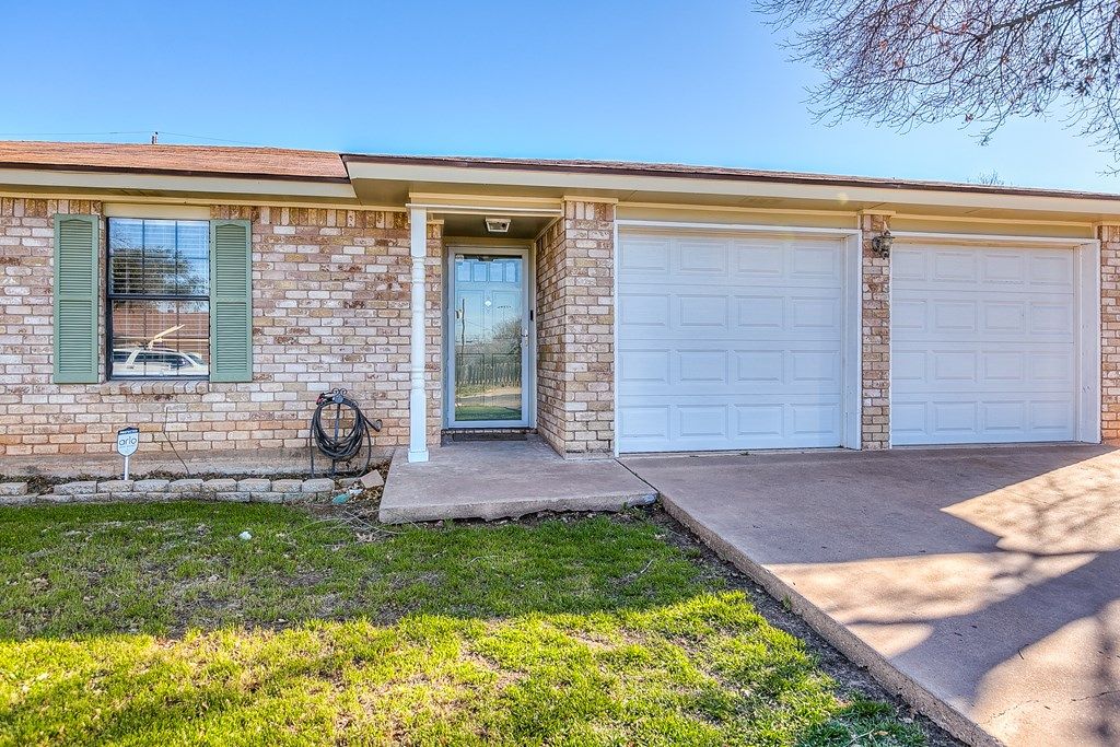 Image 6 of property listing at 321 Kennedy St, San Angelo, TX 76905