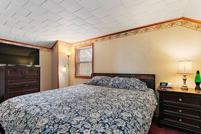 922 Douglas Avenue, Aurora, IL 60505